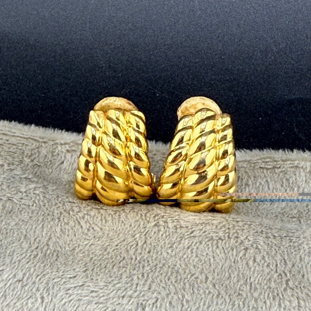 Vintage Carre' Clip On Earrings Gold Tone
